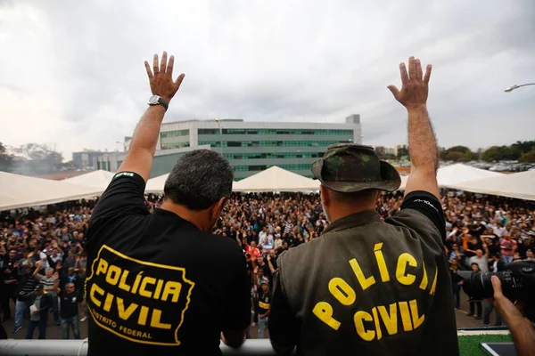 Senado Federal aprova reajuste salarial para policiais e bombeiros do DF