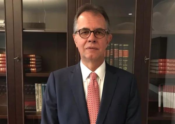 Bolsonaro escolhe Francisco Amaral como desembargador do TRE-DF