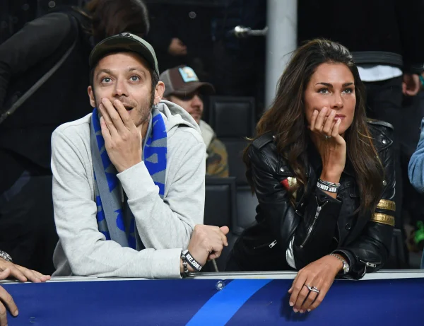 Namorada de Valentino Rossi fala sobre assédio: “Tocam na sua bunda”