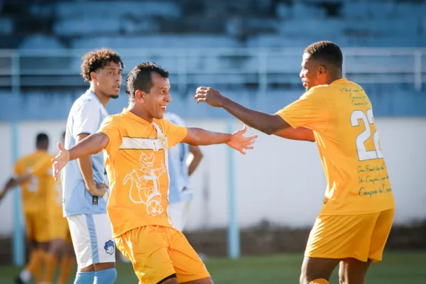 Brasiliense goleia, garante vaga na final e quebra recorde de vitórias