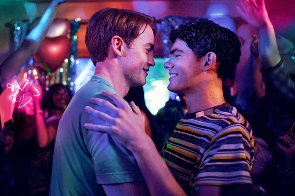 Dia do Orgulho LGBTQIA+: 5 séries leves e apaixonantes para ver na data