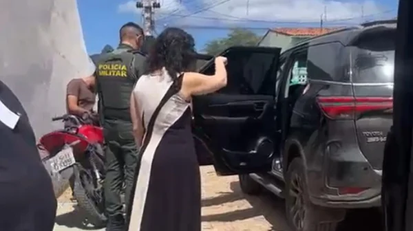 Político sendo preso