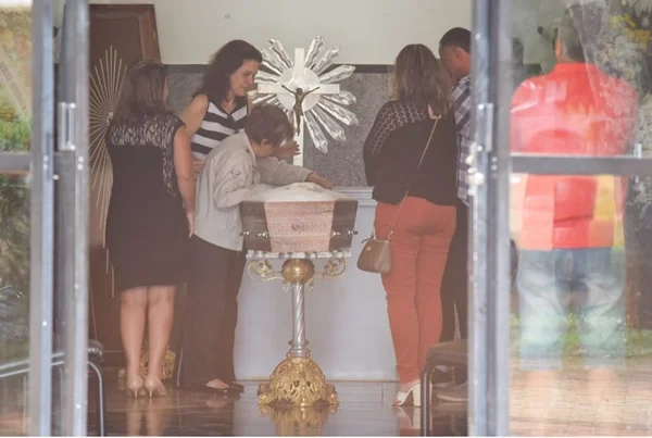 “Ela só queria segurança”, disse irmão de Debora, morta por policial