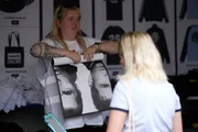 Shows e merch são celebrados como tesouros por quem ama Oasis Shows e merch são celebrados como tesouros por quem ama Oasis