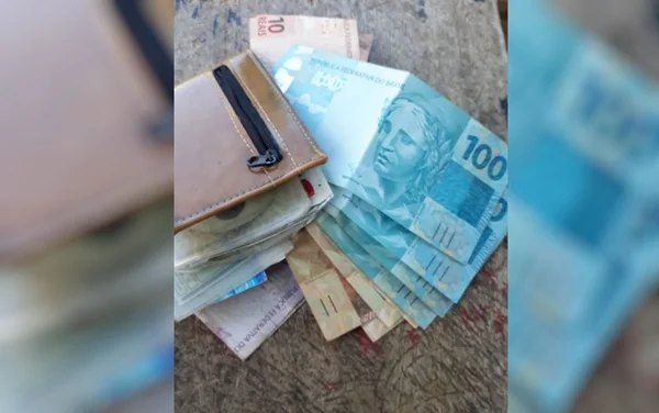 Cortador de cana acha carteira com R$ 8 mil e devolve ao dono