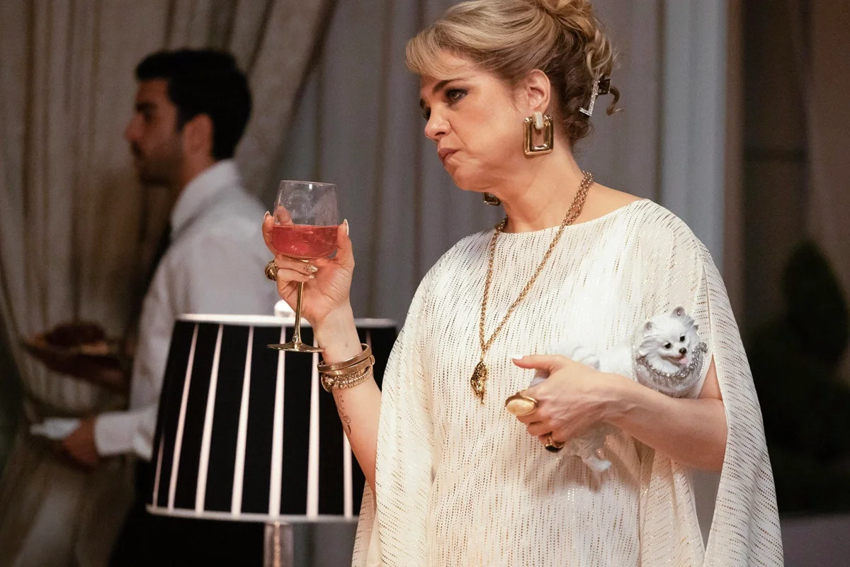 Pilar (Isabel Teixeira) comemora a condenação de Adriana (Letícia Colin) Pilar (Isabel Teixeira) comemora a condenação de Adriana (Letícia Colin)