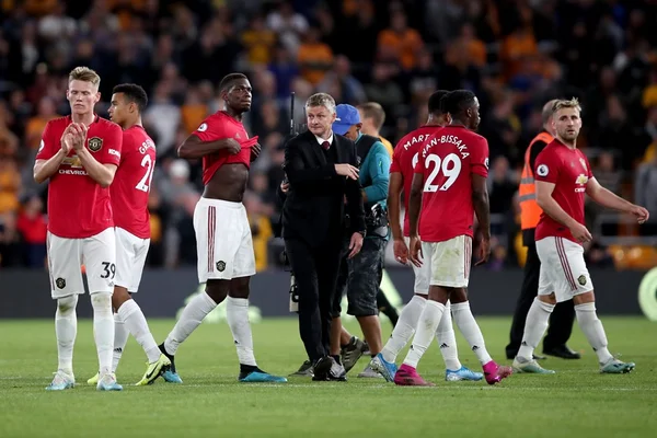Manchester United empata em Wolverhampton e fecha rodada em 4º