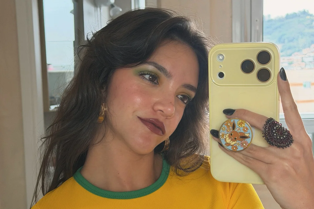 Com 1,8 milhão de seguidores no Instagram e 4,21 milhões no YouTube, ela caiu nas graças de estudantes pelo país. Com 1,8 milhão de seguidores no Instagram e 4,21 milhões no YouTube, ela caiu nas graças de estudantes pelo país.