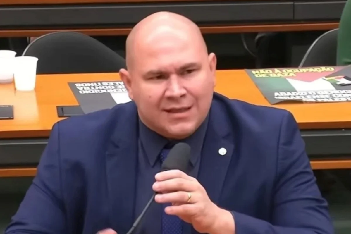 Ex-deputado do PL pede desculpas a Érika Hilton: "Conduta inadequada"