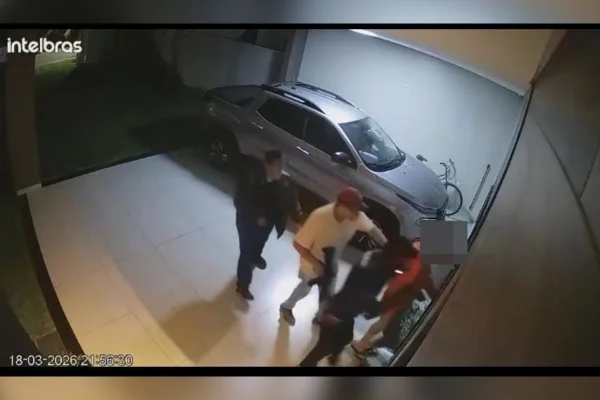 Criminosos amarram família em assalto e acabam baleados pela polícia