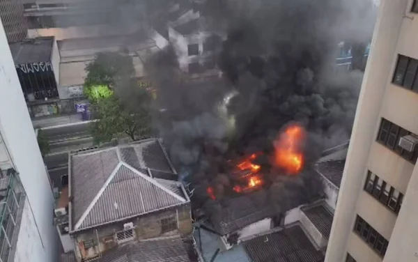 imagem colorida incendio atinge lojas centro goiania