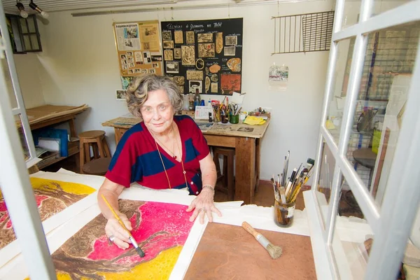 Lêda Watson completa 50 anos de arte e anuncia mudanças na carreira