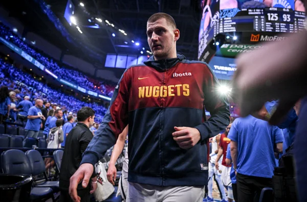 Foto colorida de Nikola Jokic, do Denver Nuggets - Metrópoles