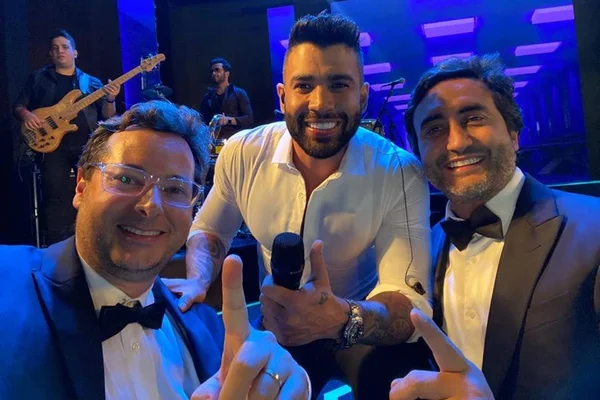 Gusttavo Lima reaparece em festa de aniversário em São Paulo