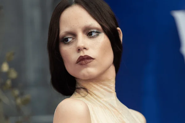 Jenna Ortega vive polêmica por suposto namoro com neonazista. Entenda