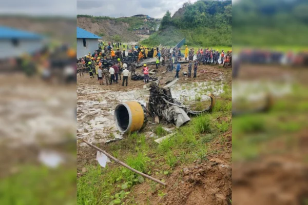 Vídeos registram queda de avião que matou 18 pessoas no Nepal