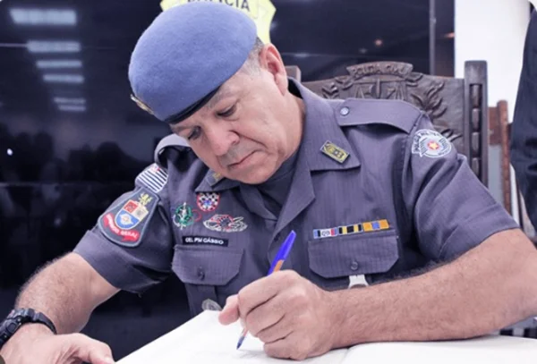 PM expulsa militar