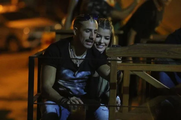 BBB18: Kaysar é flagrado em clima de romance com ex-sister - destaque galeria BBB18: Kaysar é flagrado em clima de romance com ex-sister - destaque galeria