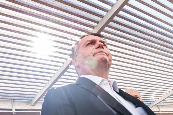 Polícia Federal faz busca e apreensão na casa de Bolsonaro. Br