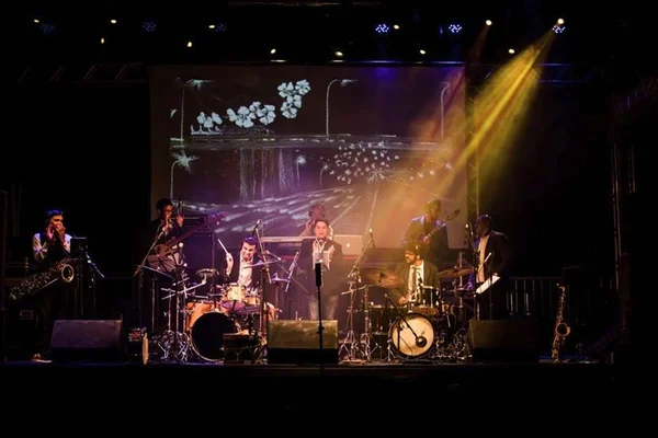 Funqquestra une funk, pop e jazz em show no Clube do Choro de Brasília