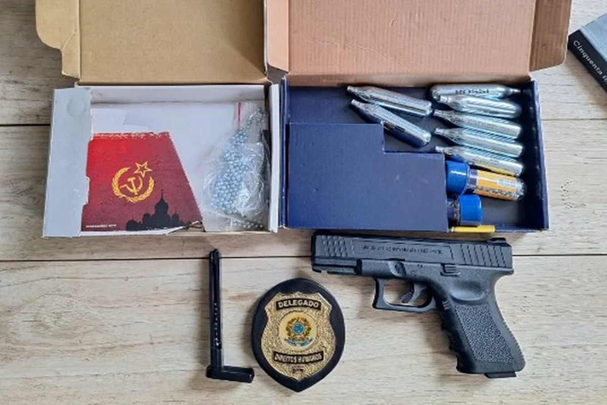 Apreensão feita na casa da investigada Apreensão feita na casa da investigada