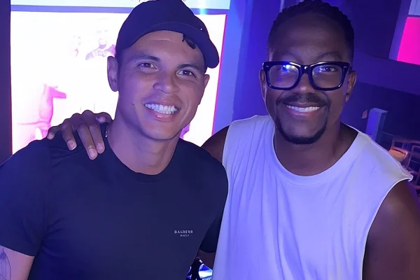Foto colorida de Mumuzinho e Thiago Silva - Metrópoles