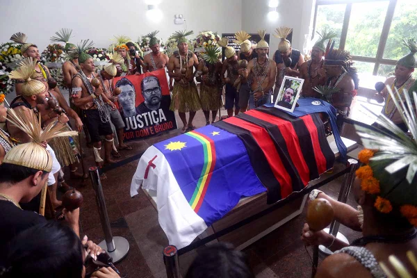 Corpo do indigenista Bruno Araújo, executado no AM, é velado no Recife