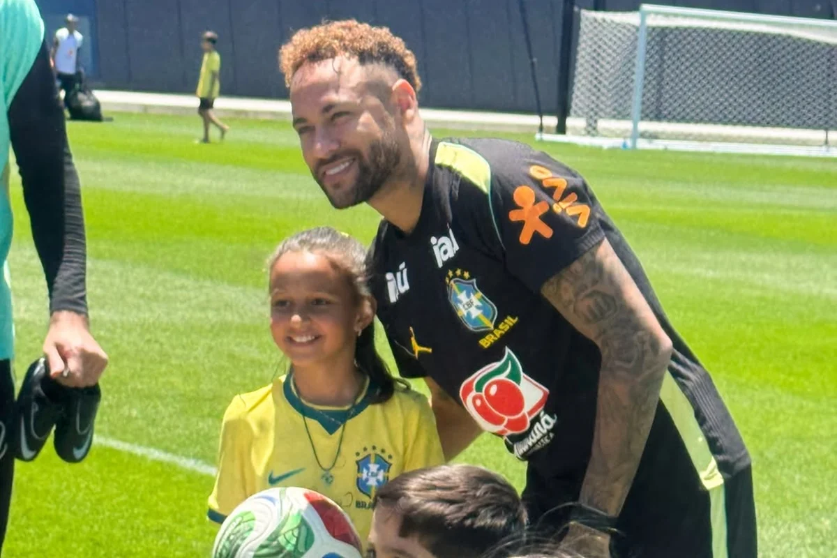 Mãe de Endrick reencontra craque e acompanha treino da Seleção nos EUA - imagem 3 Mãe de Endrick reencontra craque e acompanha treino da Seleção nos EUA - imagem 3