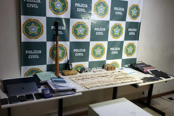 Operação da polícia contra lavagem de dinheiro do tráfico apreendeu celulares e dinheiro