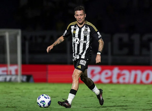 Bernard se manifesta sobre suposta notificação ao Atlético-MG: leia
