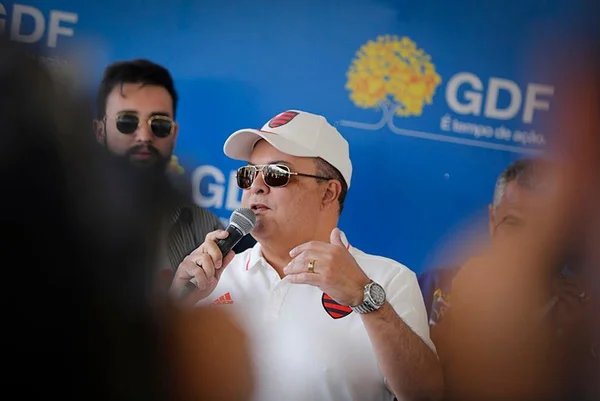 Ibaneis entrega asfalto e sinalização na marginal de Vicente Pires