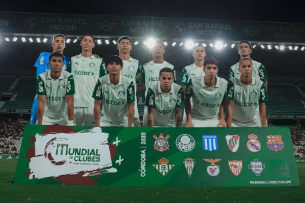 Imagem colorida do time sub-17 do Palmeiras