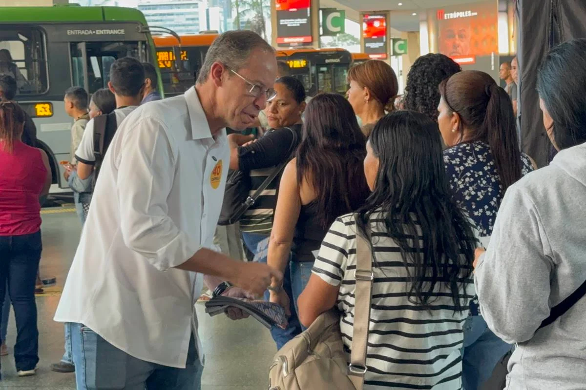 O candidato esteve na Rodoviária no início da manhã desta segunda-feira (14/9) O candidato esteve na Rodoviária no início da manhã desta segunda-feira (14/9)