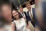 Natural de Campinas (SP), Campopiano tem 23 anos e foi eleita vereadora de Praia Grande. Ela é aliada de Lucas Pavanato e Nikolas Ferreira, ambos do PL Natural de Campinas (SP), Campopiano tem 23 anos e foi eleita vereadora de Praia Grande. Ela é aliada de Lucas Pavanato e Nikolas Ferreira, ambos do PL