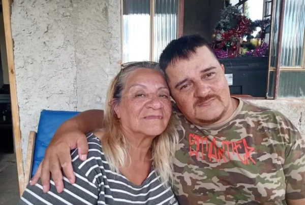 Gilberto Leite, 41, e a mãe biológica
