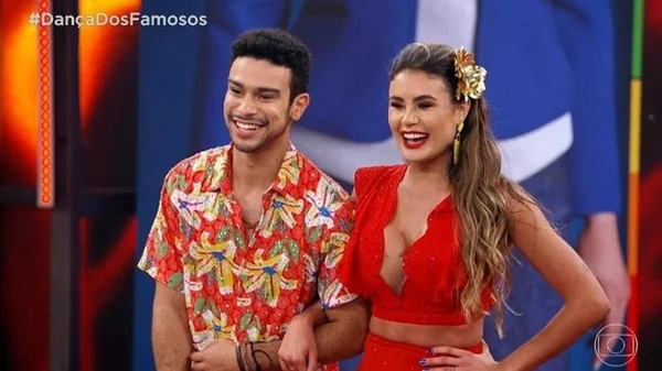 Dança dos Famosos: bailarina apaga fotos com Sérgio Malheiros