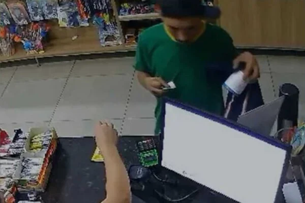 Homem acusado de furtar cofre para arrecadar doações - Metrópoles