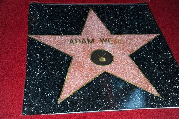 Primeiro Batman, Adam West transava com até oito mulheres por dia - imagem 4 Primeiro Batman, Adam West transava com até oito mulheres por dia - imagem 4