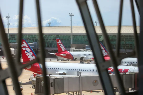 Sindicatos convocam paralisação em 12 aeroportos do país na quarta-feira (3)