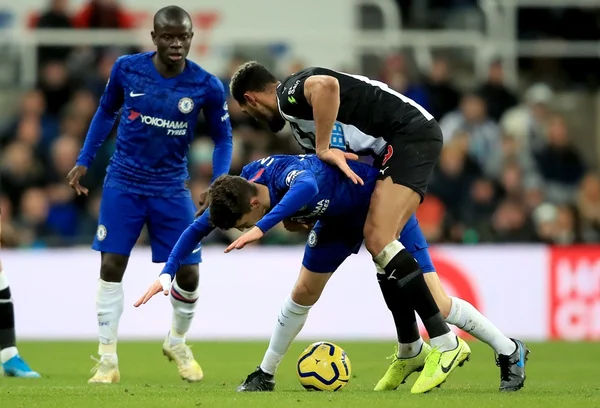 Gol do Newcastle no minuto final derruba o Chelsea no Inglês