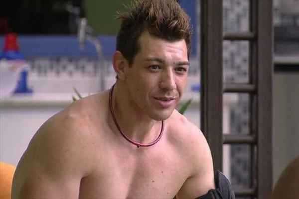 Vencedor do BBB15, Cezar Lima nunca mexeu no prêmio de R$ 1,5 milhão