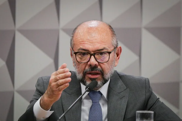 Imagem colorida mostra o ex-ministro da Previdência Sicial do govero Bolsonaro na CPMI do INSS - Metrópoles