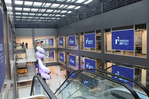 Estrutura escola com paineis de led Instituto J&F