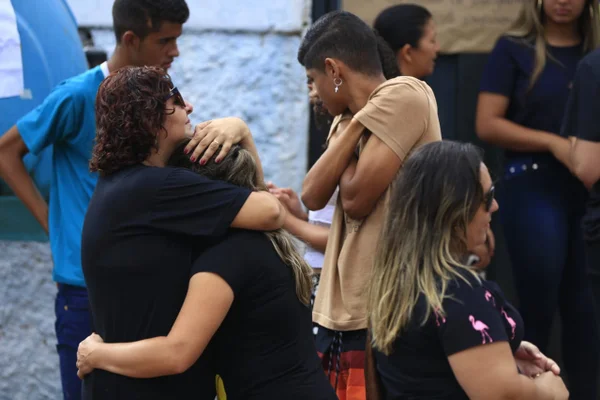 “Ainda não estou acreditando”, diz viúva de professor morto por aluno