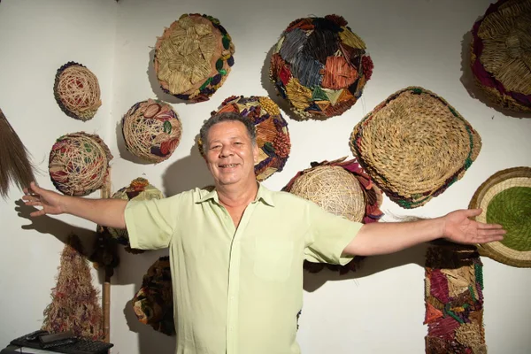 Juão de Fibra, artesão de Novo Gama, Goiás, cujo trabalho é conhecido em todo o país