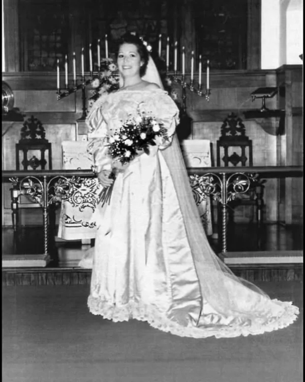 Vestido de noiva é usado há 130 anos por mulheres de família da Pensilvânia - destaque galeria