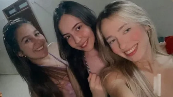 Imagem colorida de três jovens amigas que morreram em acidente de carro - Metrópoles