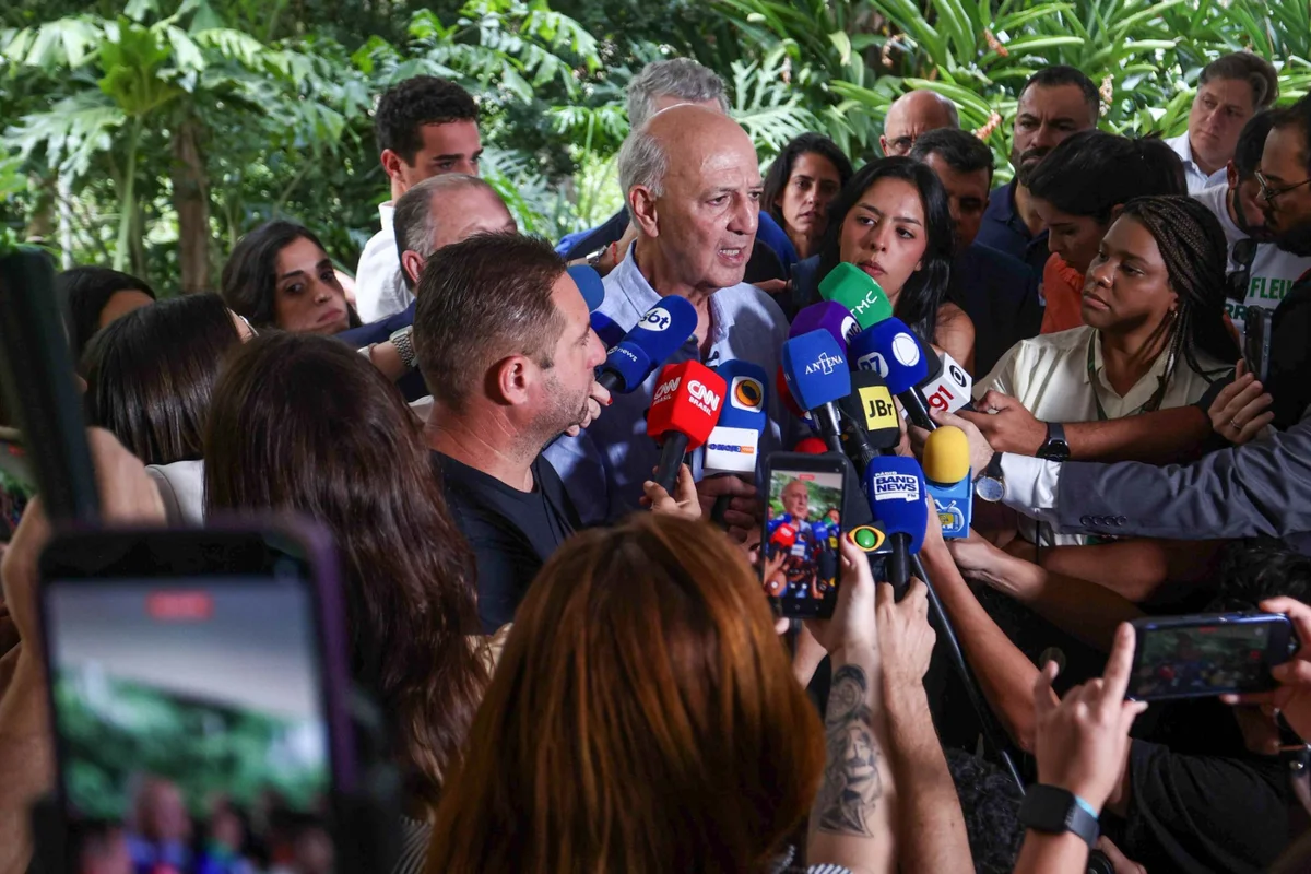 Arruda disse que, neste momento, não apoiará outro candidato Arruda disse que, neste momento, não apoiará outro candidato