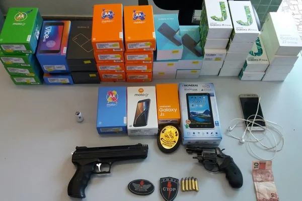Trio é preso após roubo de 41 celulares avaliados em R$ 50 mil