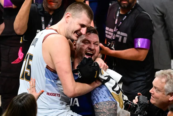 Jokic e seu irmão - Metrópoles